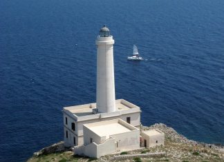 Una grande riserva marina nel Canale di Otranto Il faro di Punta Palascia ad Otranto (ph Claudio Longo)