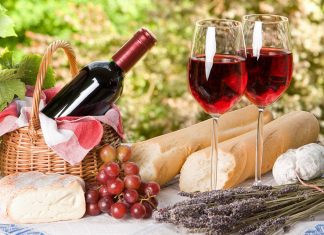 Vino, Coldiretti: «No all’etichetta “nocivo” della Ue sulle bottiglie»