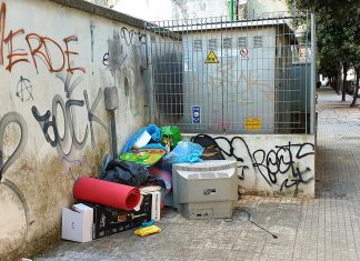 Se l’inciviltà dei cittadini trasforma Lecce in una discarica a cielo aperto