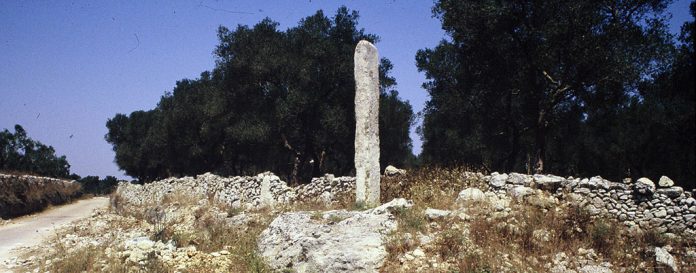 Giurdignano,-menhir-Vicinanza