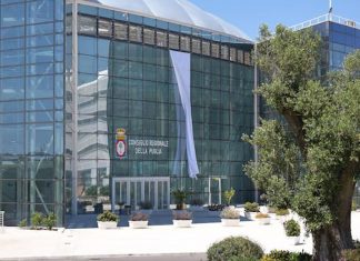Regione, il gran bazar di via Gentile gestito dal governatore Emiliano