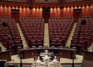 Mini-Parlamento: la prima vittima è la democrazia, a dominare sono le oligarchie partitiche