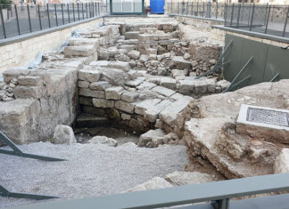 Lecce, gli scavi archeologici in via Alvino tra macerie e discarica