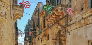Martano, al via “Cortili aperti”, che quest’anno si arricchiscono coi “Balconi parlanti”