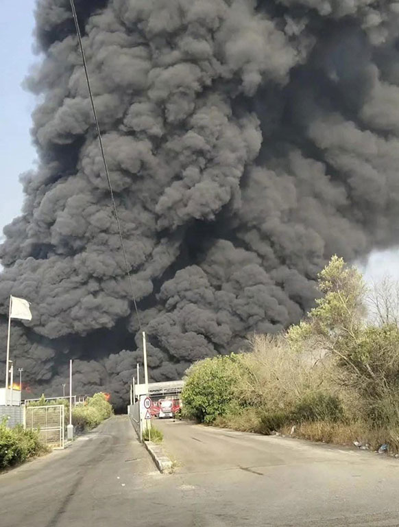 Incendio-presso-l’Ecocentro-di-Lequile